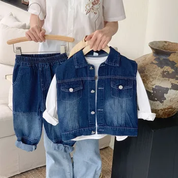 Осенний комплект детской одежды 2023 года, модный джинсовый наряд, жилет с этикеточным воротником и джинсы, костюм из 2 предметов для мальчиков