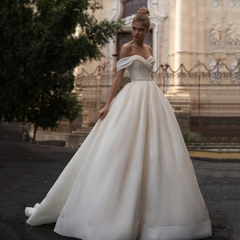 Элегантное бальное платье цвета слоновой кости с V-образным вырезом, Атласное свадебное платье, Великолепное свадебное платье с открытыми плечами и поясом, расшитым бисером